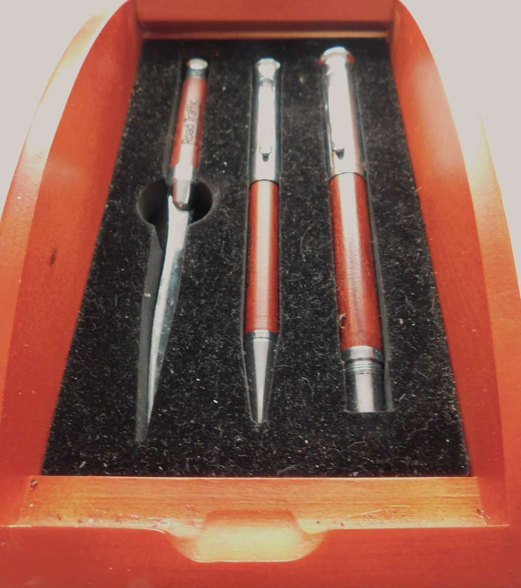 FOUNTAIN PEN SET (w. inscr) IN ROSEWOOD & GLASS BOX [PEN]