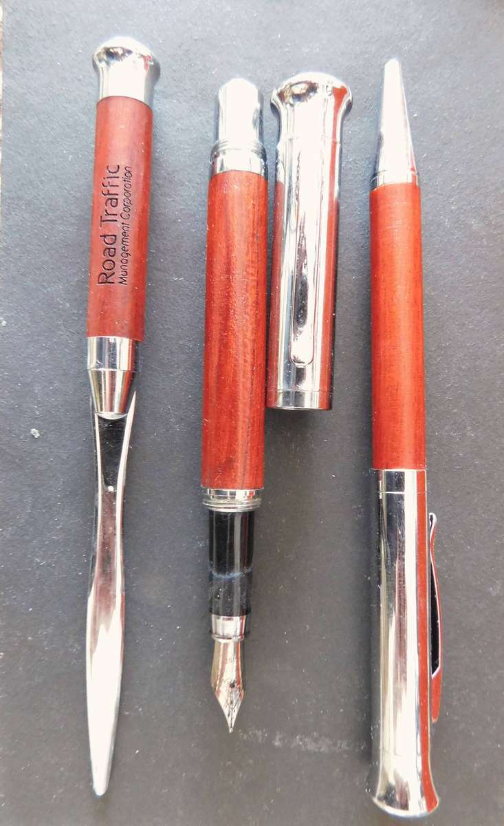 FOUNTAIN PEN SET (w. inscr) IN ROSEWOOD & GLASS BOX [PEN]