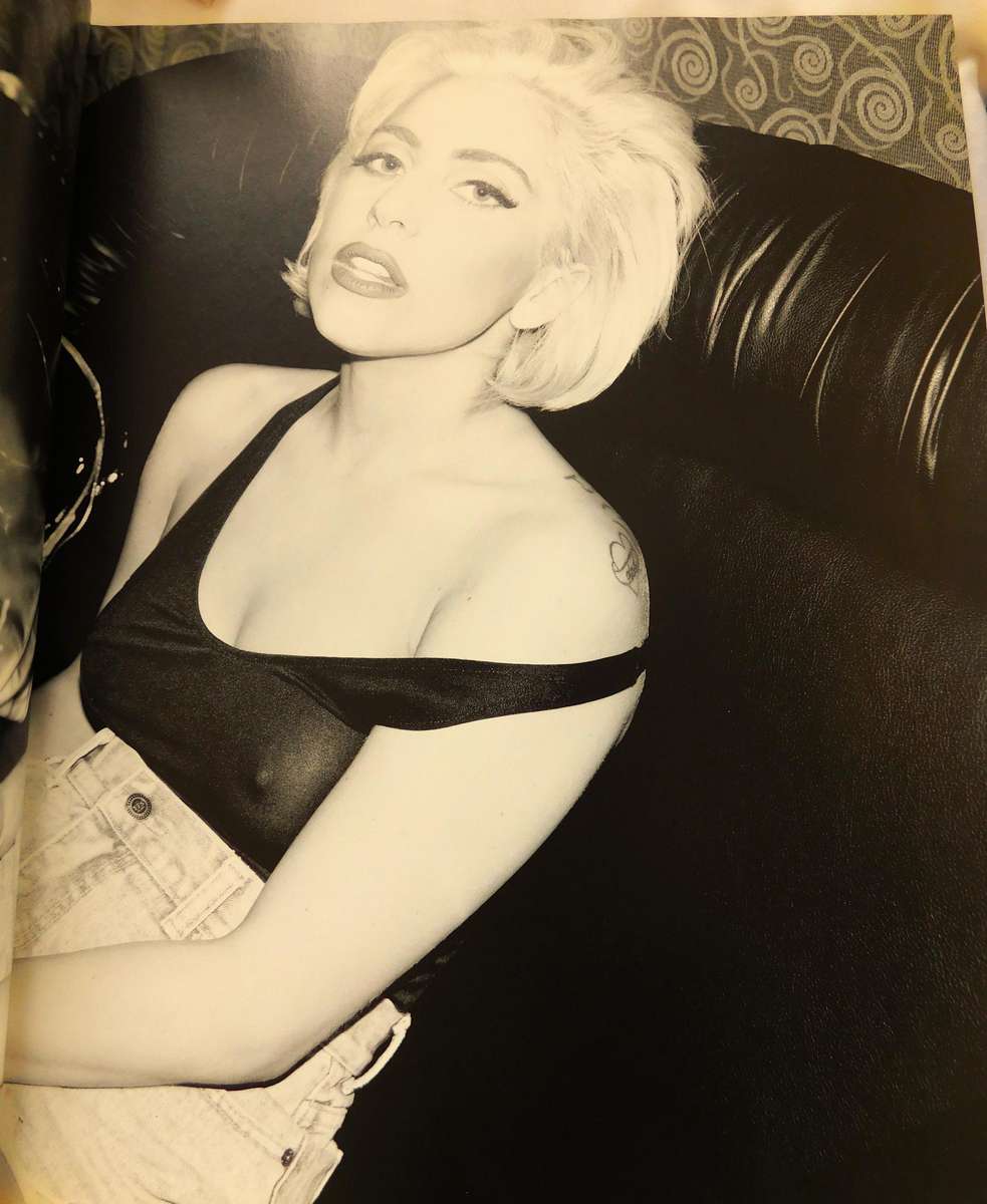 LADY GAGA - PHOTOGRAPHIC HISTORY [BOOK]