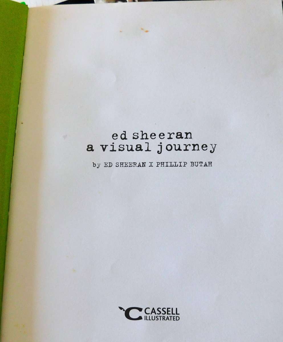 ED SHEERAN - A VISUAL JOURNEY (Biography) [BOOK]