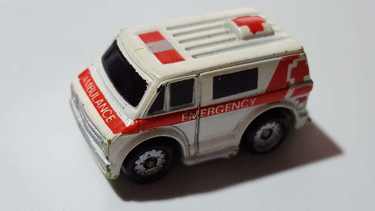 Micro Machines 1987 Galoob City Service Ambulance