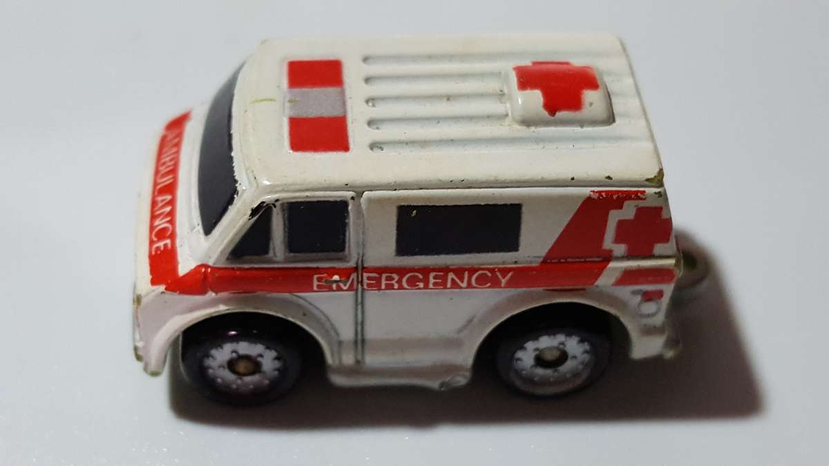 Micro Machines 1987 Galoob City Service Ambulance