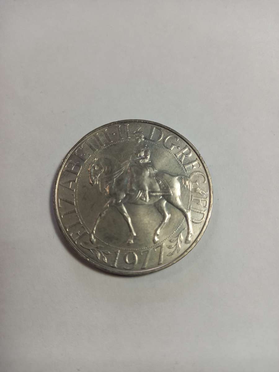 QE11 Silver Jubilee Crown 1977 . Nickel.