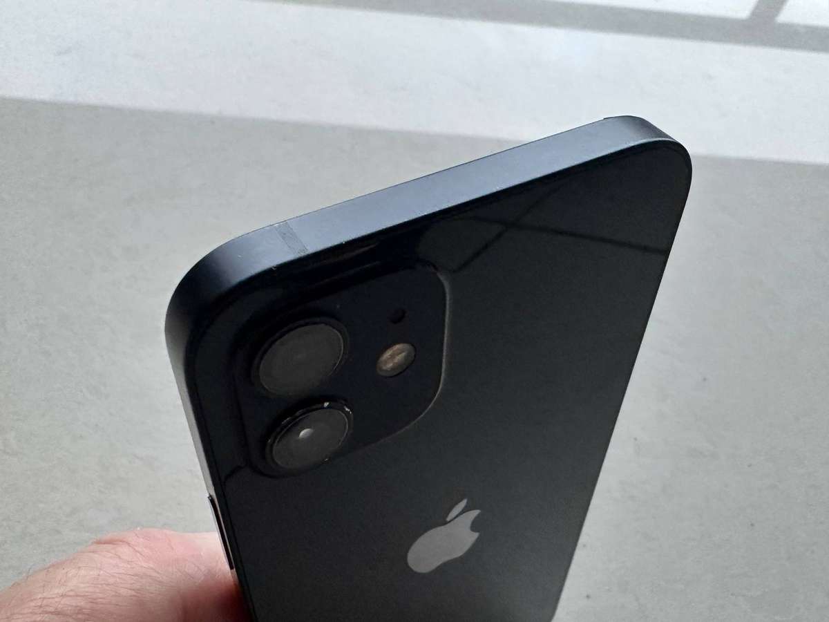Apple iPhone 12