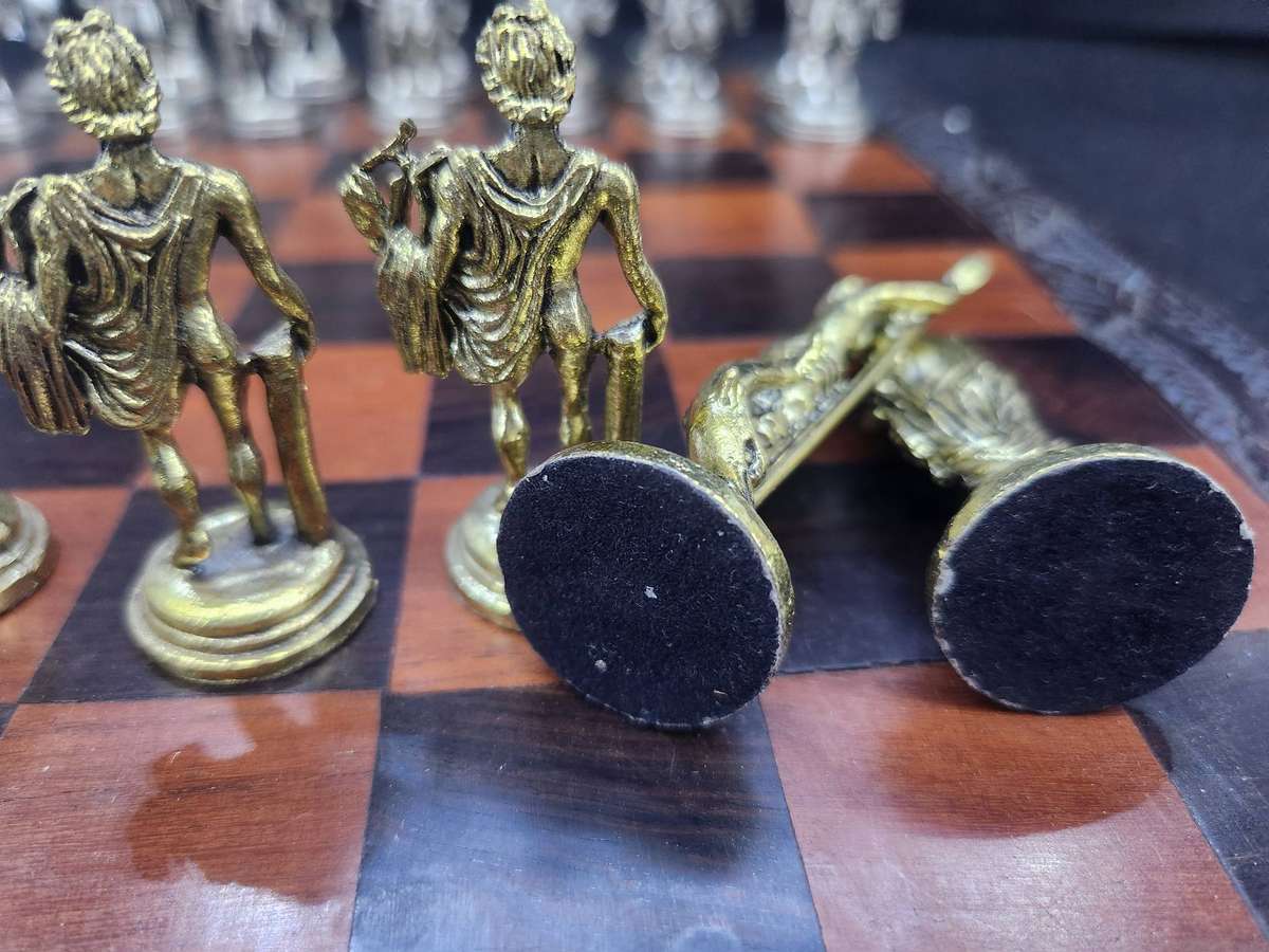 Metal Chess set - Gold and silver - Board not included. Imported from Italy