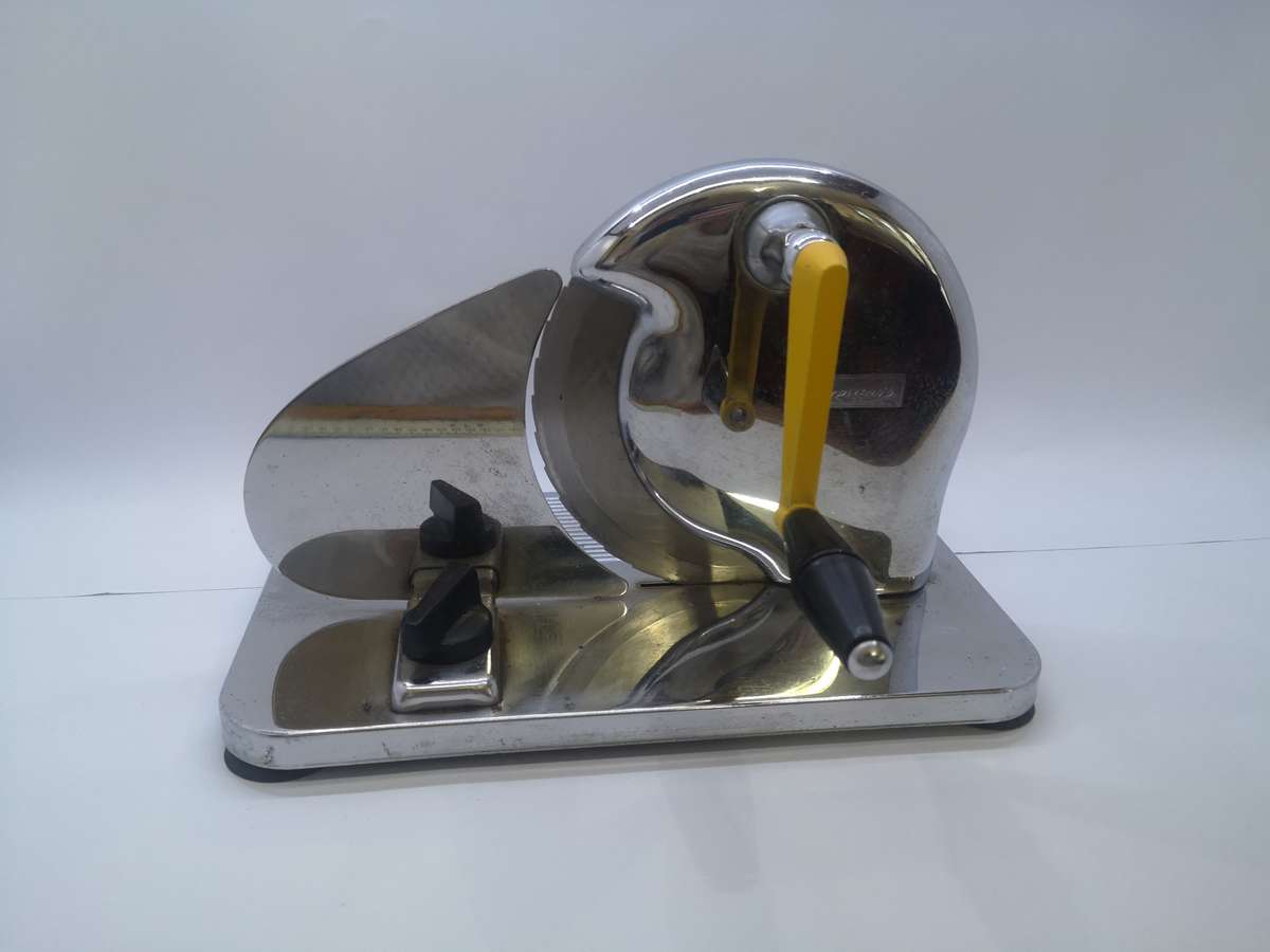 Pineware bread slicer