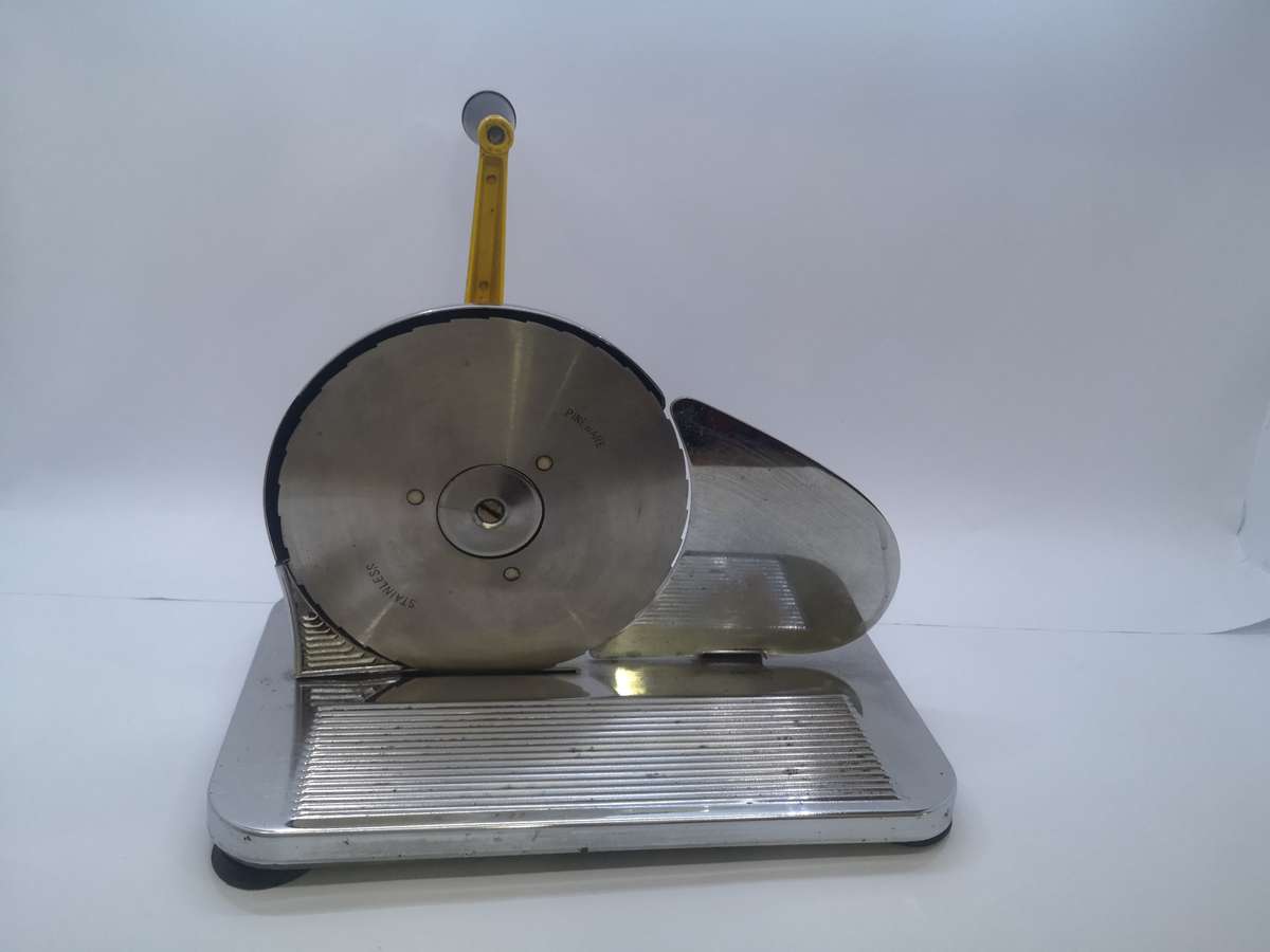 Pineware bread slicer