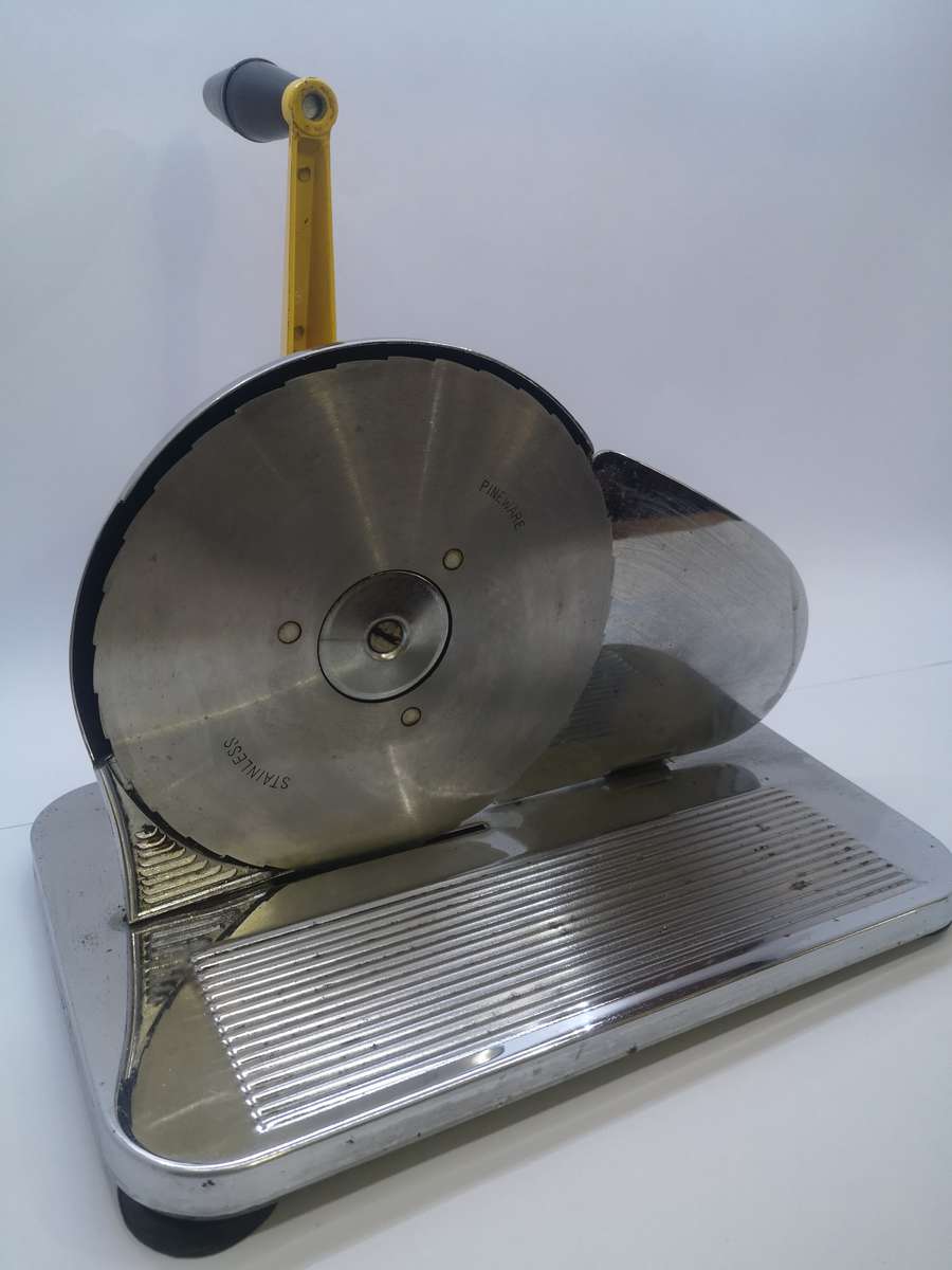 Pineware bread slicer