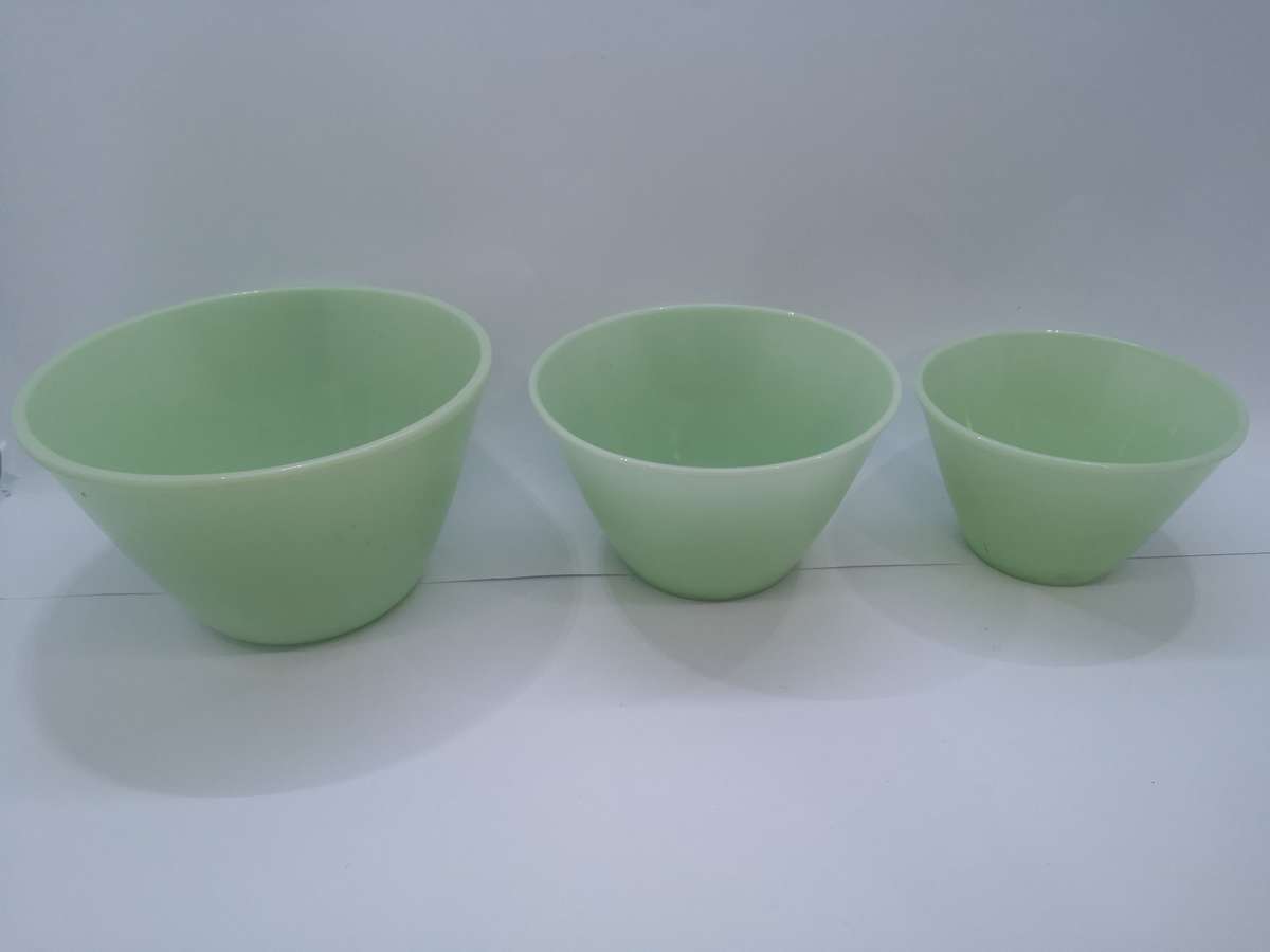 Set of 3 Jadeite mixing bowls