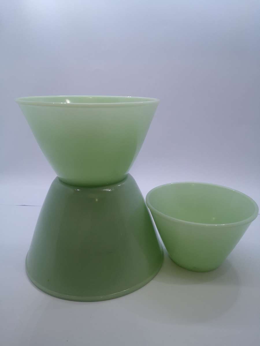 Set of 3 Jadeite mixing bowls