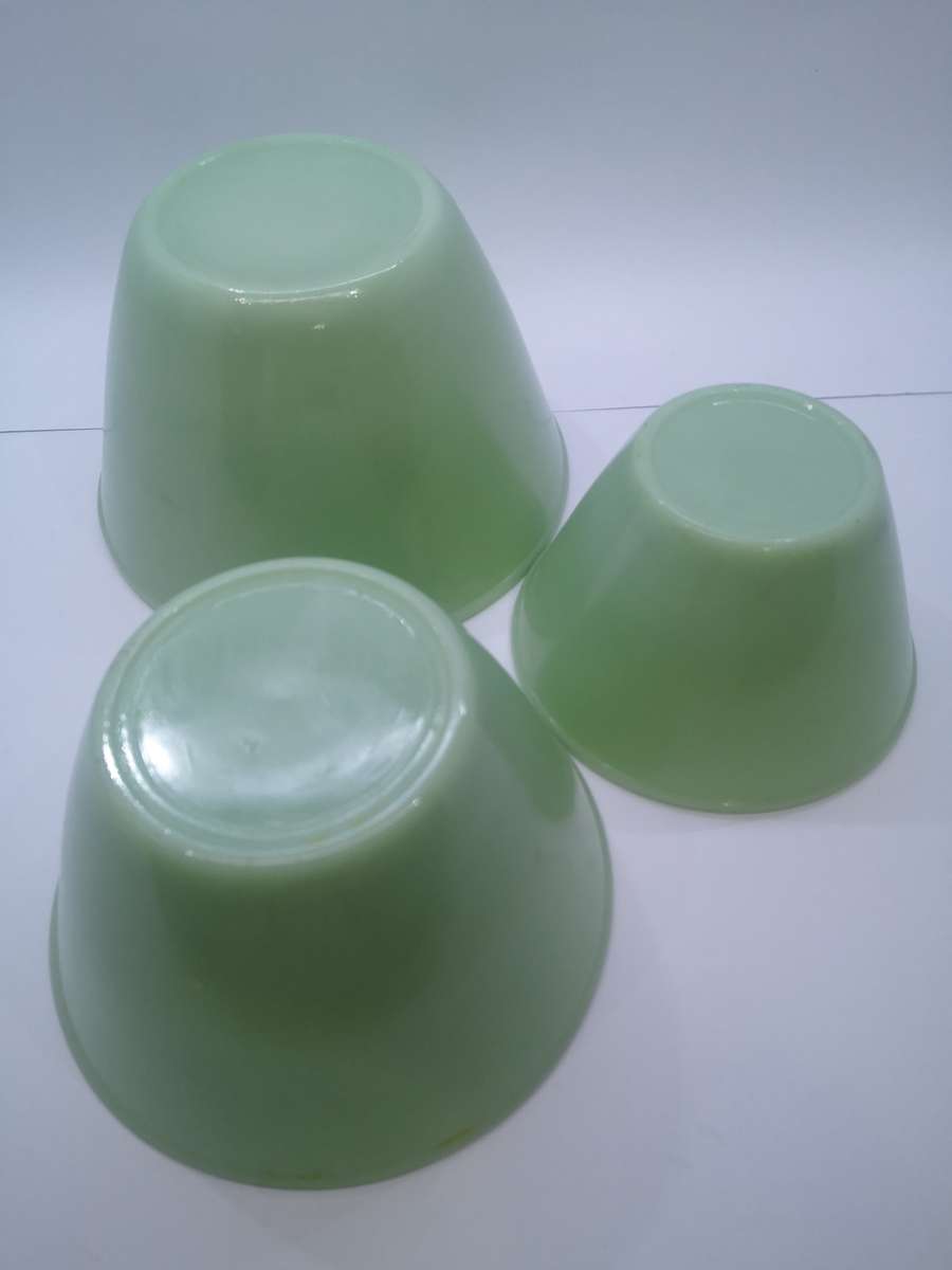 Set of 3 Jadeite mixing bowls