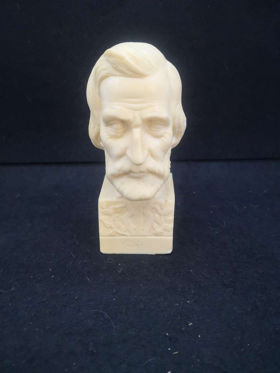Verdi sculpture