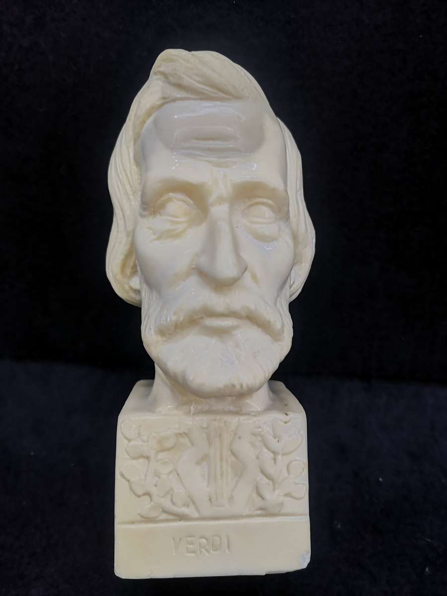 Verdi sculpture