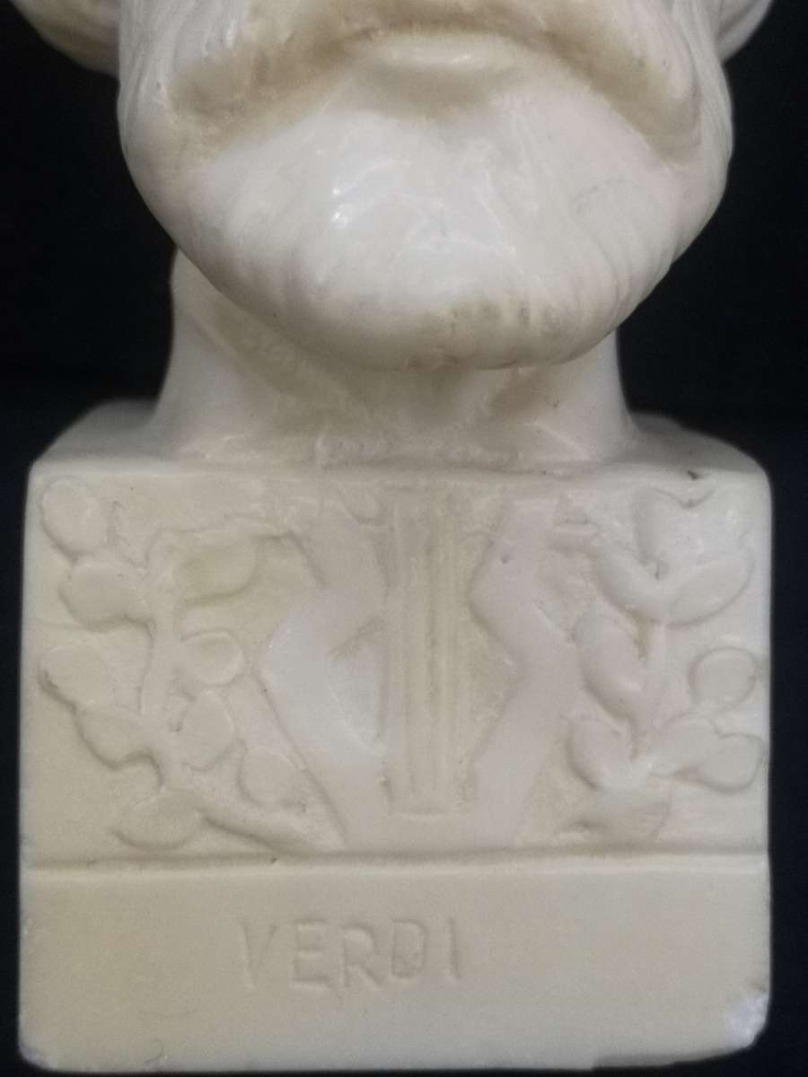 Verdi sculpture