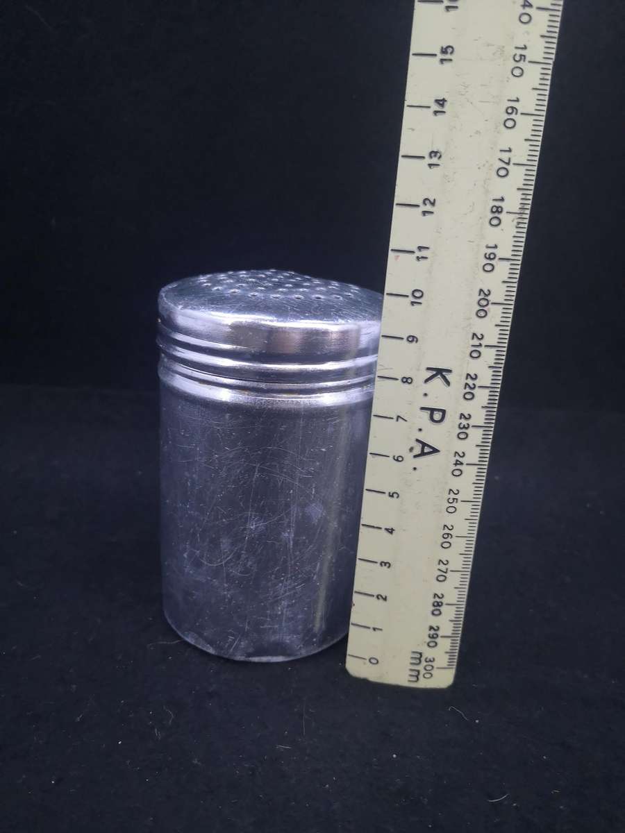 Aluminum salt/sugar shaker