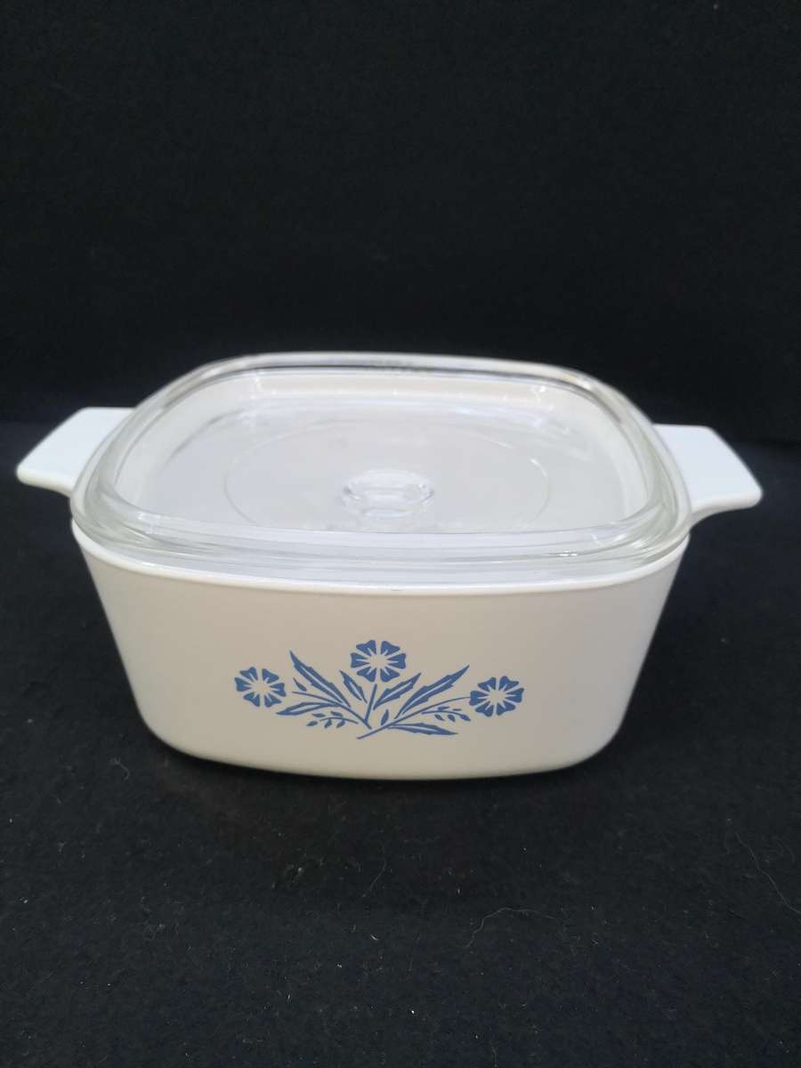 Vintage Corning Ware Blue cornflower with Pyrex lid