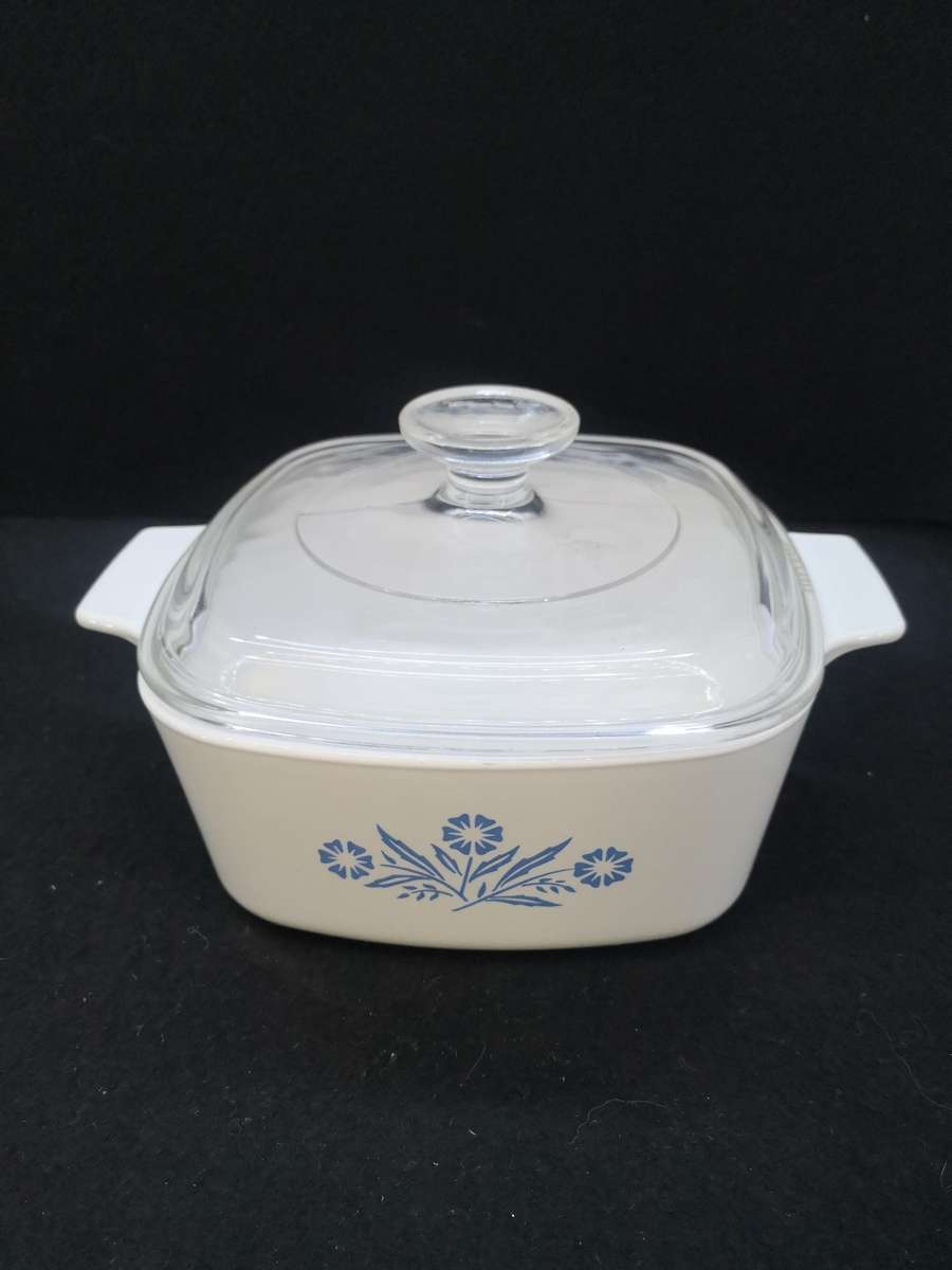 Vintage Corning Ware Blue cornflower with Pyrex lid