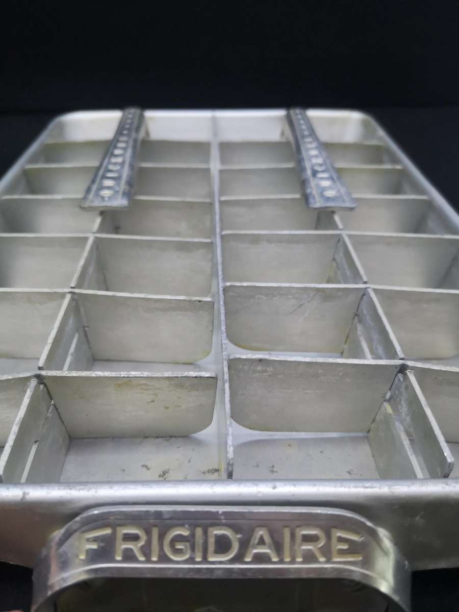 Quickube double ice tray