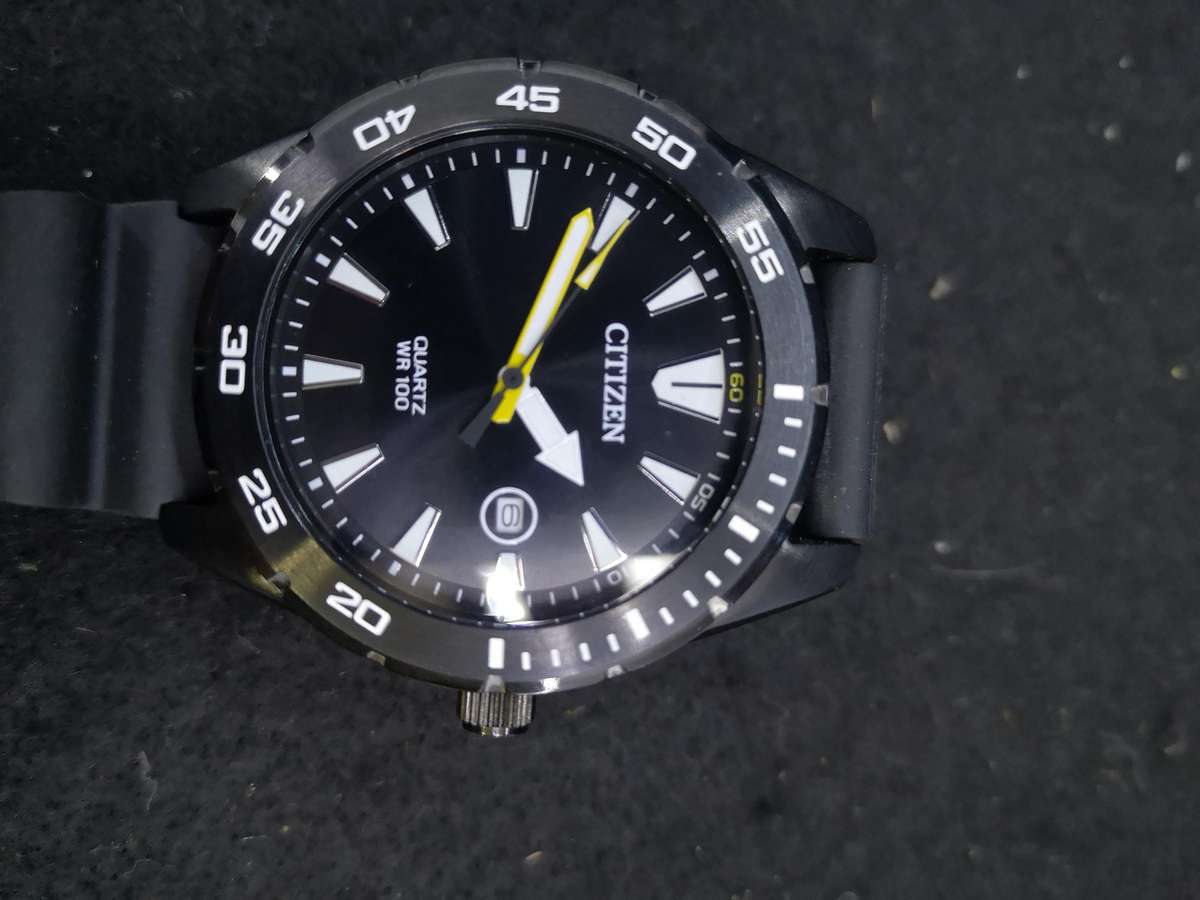 Citizen Quartz WR100 men's watch - untested from shop auction