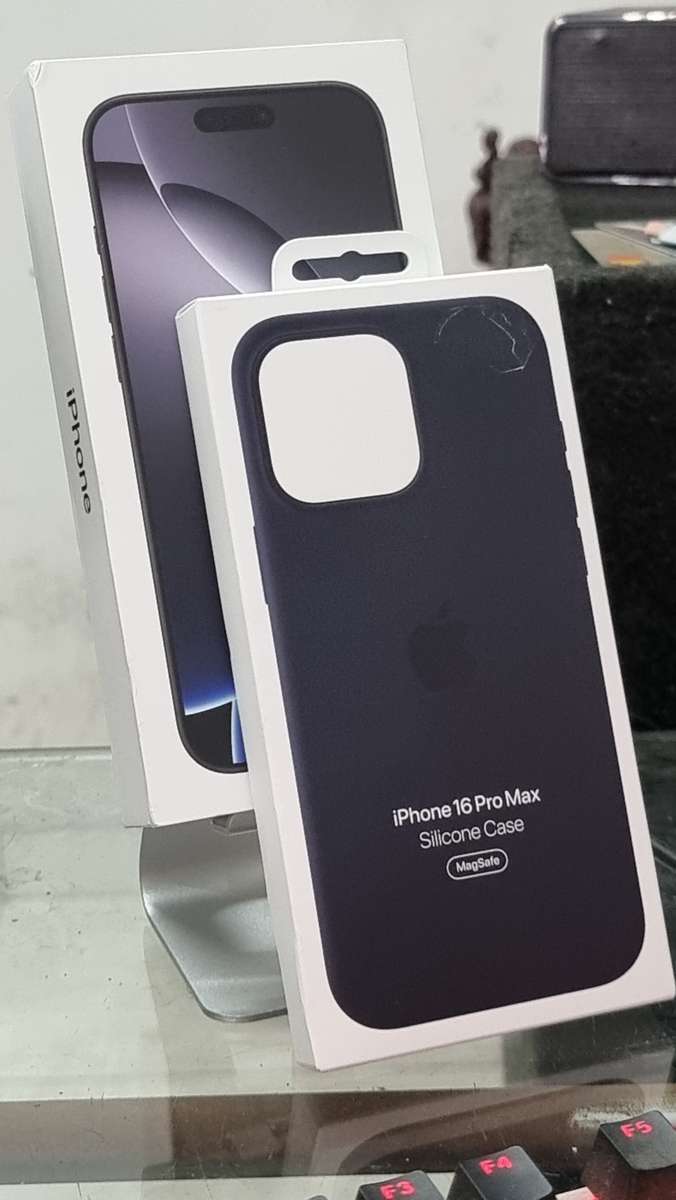 iPhone 16 Pro Max - Black Titanium 256GB