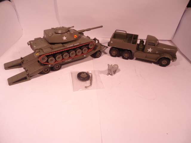 Corgi Classics -US Armed Forces - Diamond T Tank Transporter + M60 A1 Medium Tank - 32nd  - # 55101