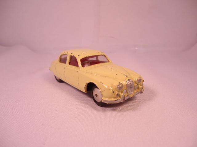 Corgi - Jaguar 2.4 - Flat  hubs - A2 - #208S