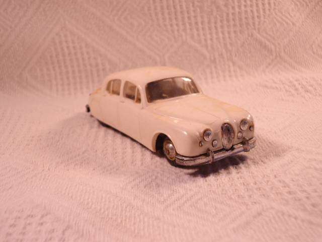 Norev - Jaguar 2 1. 400 (Plastic Model) - #17