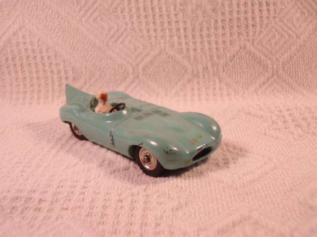 Dinky - Jaguar Type-D - Spin Hubs - #238
