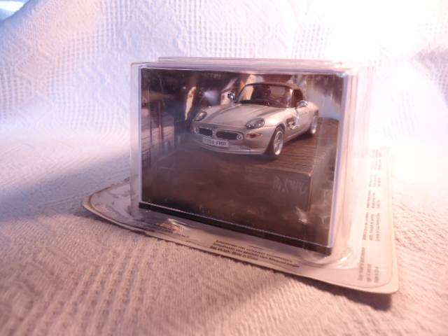 James Bond - BMW Z8 - The World Is Not Enough - Edition 4 Collection Magazine