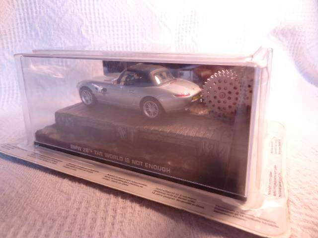 James Bond - BMW Z8 - The World Is Not Enough - Edition 4 Collection Magazine