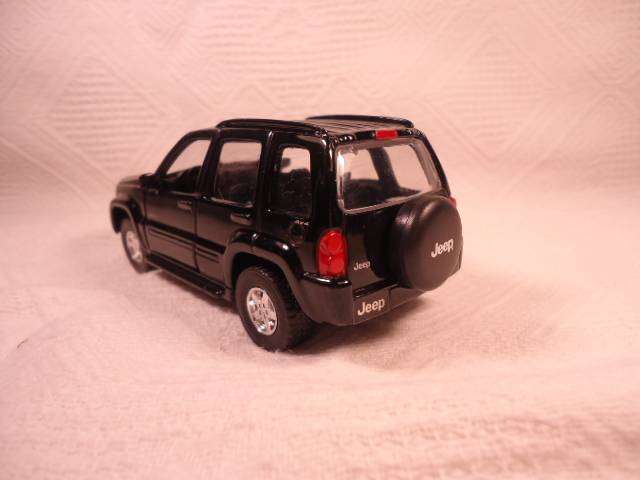 Maisto - 2003 Jeep Liberty 3.7L - 1/39