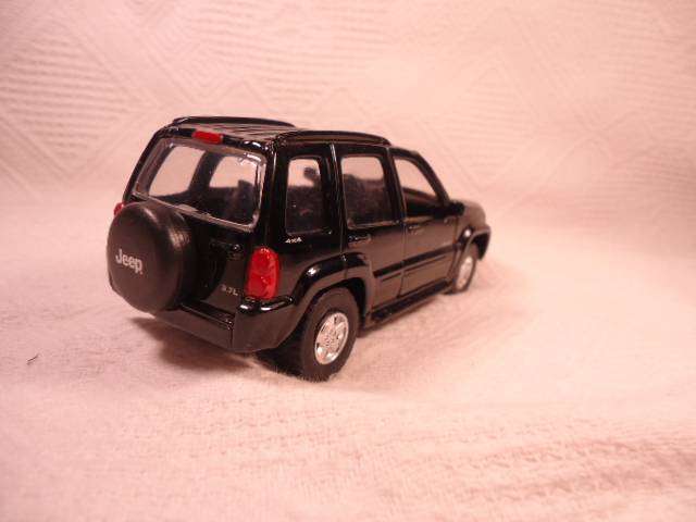 Maisto - 2003 Jeep Liberty 3.7L - 1/39
