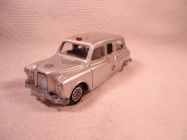 Dinky - Austin Taxi 1977 Silver Jubilee - #241