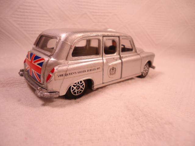 Dinky - Austin Taxi 1977 Silver Jubilee - #241