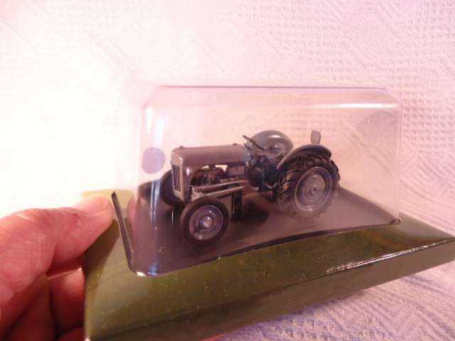 Hachette - Lot of 4 Tractors