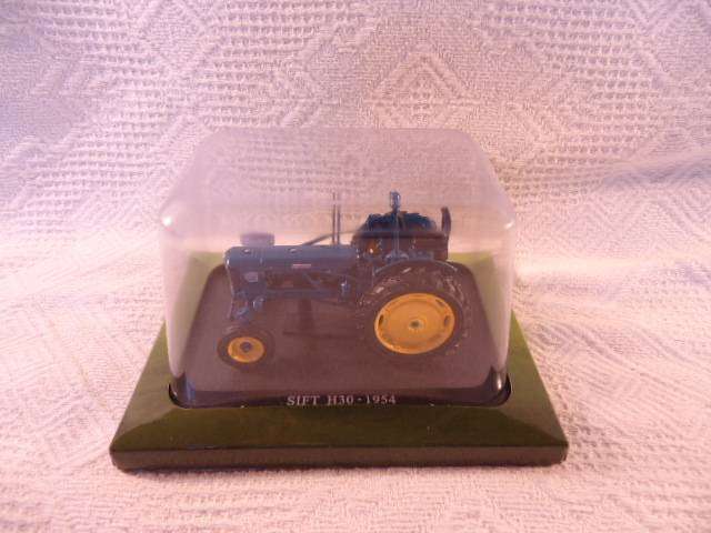 Hachette - Lot of 4 Tractors