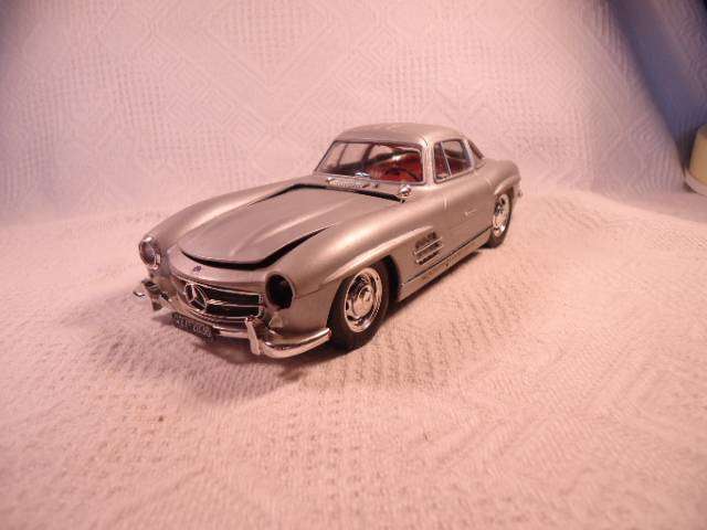 Unknown - Lot of 3 Plastic Models