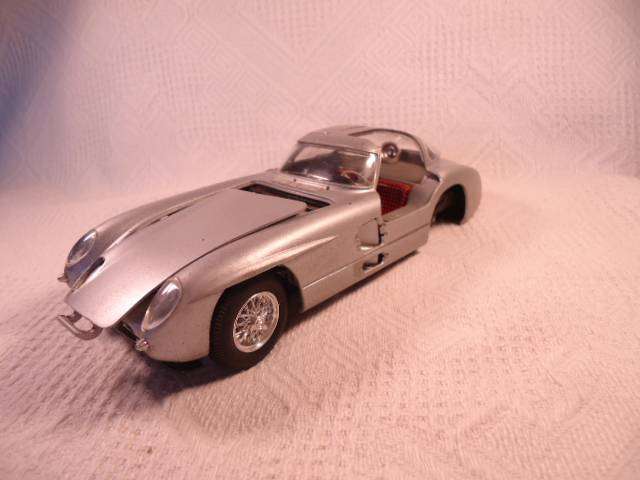 Unknown - Lot of 3 Plastic Models