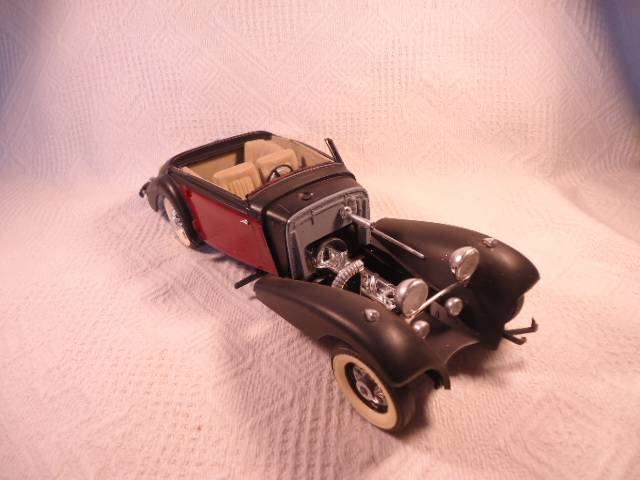 Unknown - Lot of 3 Plastic Models