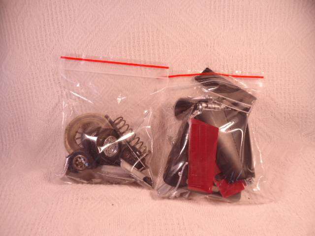 Unknown - Lot of 3 Plastic Models