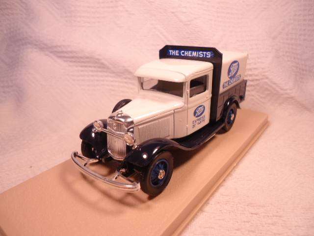 Eligor - Ford V8 Pickup - Bache - 1933  Boots - #1068