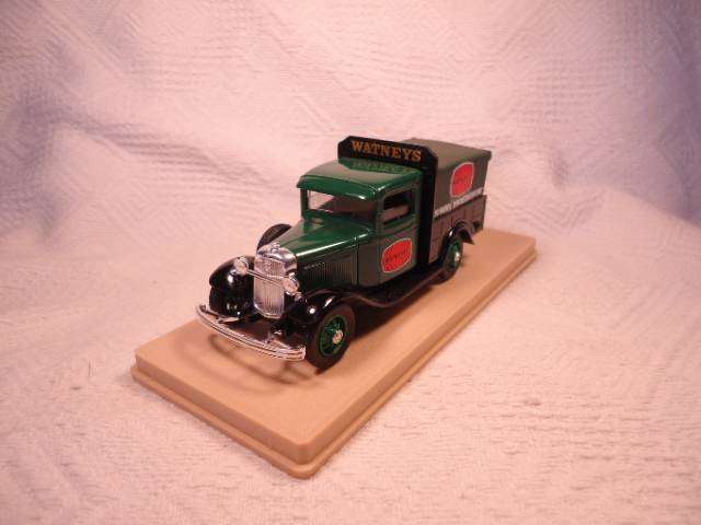 Eligor - Ford V8 Pick-up - Bache - 1933  Watneys - #1067