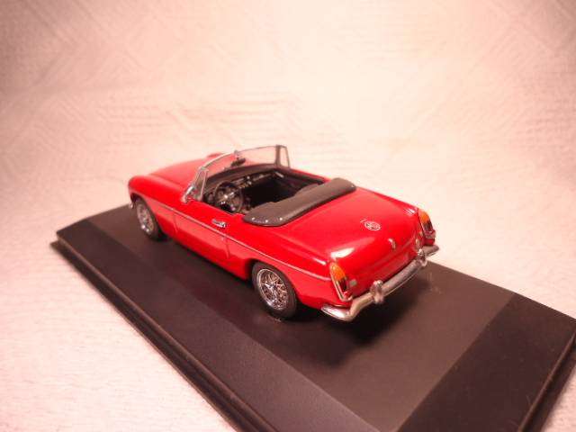 Minichamps - 1962-69 MG B Cabriolet - #430131032