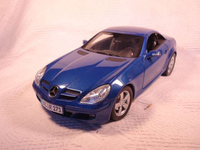 Minichamps - 2004 Mercedes-Benz SLK-Class with removeable roof - #100033131
