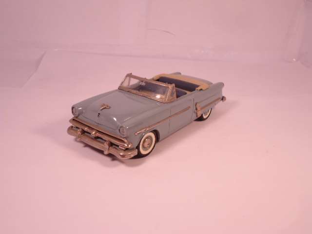 Collector's Classics  - 1953 Ford Sunliner - #3823