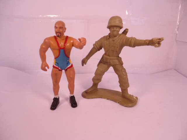 Made in China/MTN Gladiators - Lot of 2 Figurines