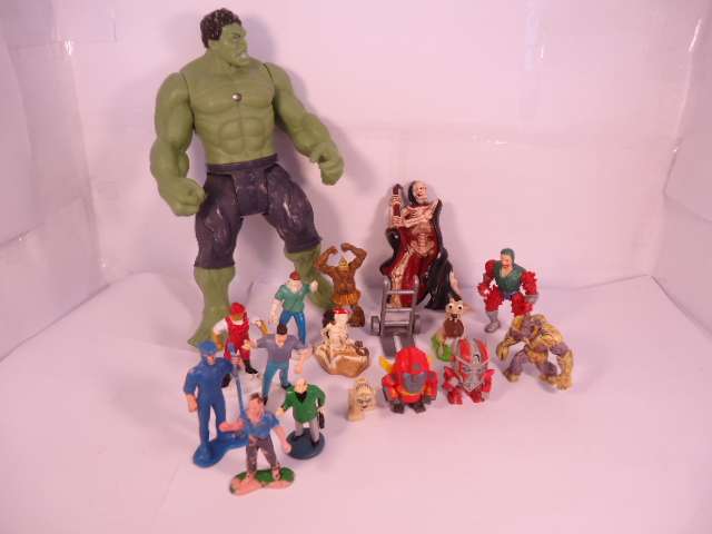 Hasbro - Lot of 16 Figurines