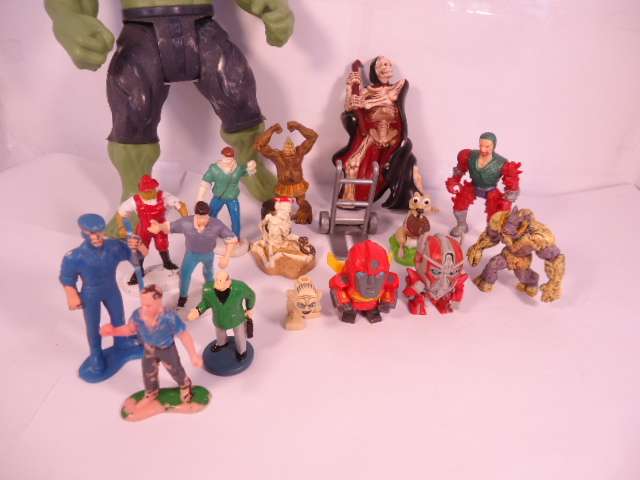 Hasbro - Lot of 16 Figurines