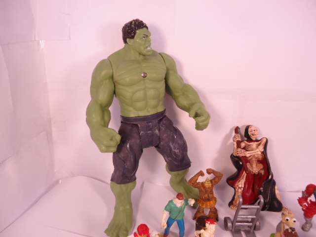 Hasbro - Lot of 16 Figurines