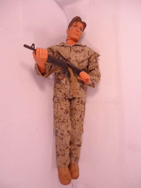 Hasbro - GI Joe Action Figure with gun and ammunition